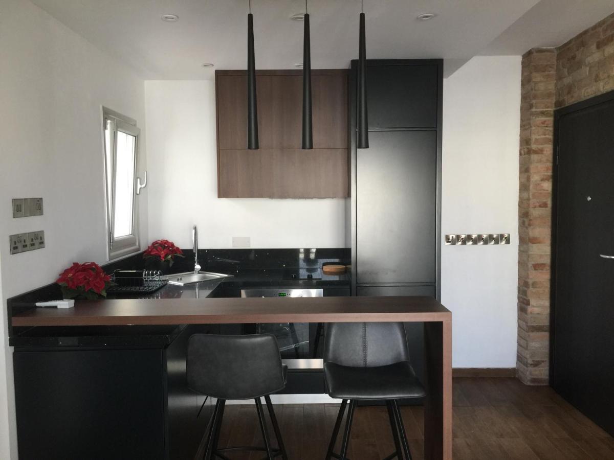 Pearl City View Apartment Пафос Экстерьер фото