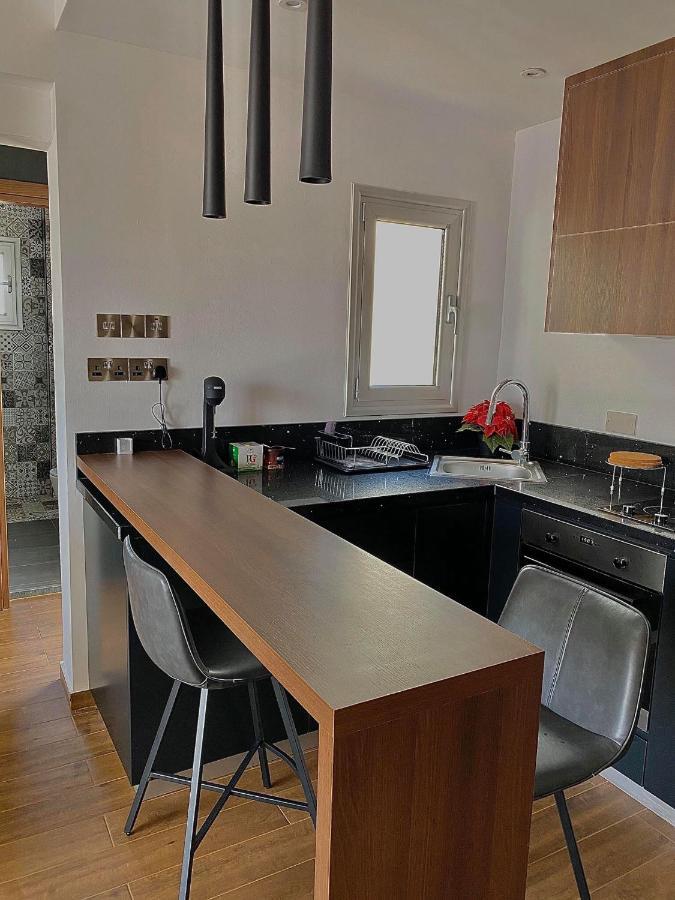 Pearl City View Apartment Пафос Экстерьер фото